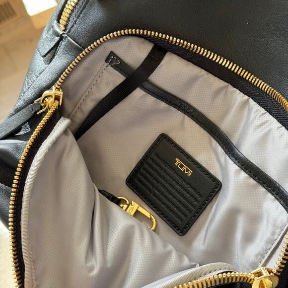 Tumi Voyageur Hannah Leather Zip-Around Backpack Black main image 8